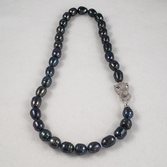 11mm Black Pearl Necklace with Tiger closure - Picture 3 of 6